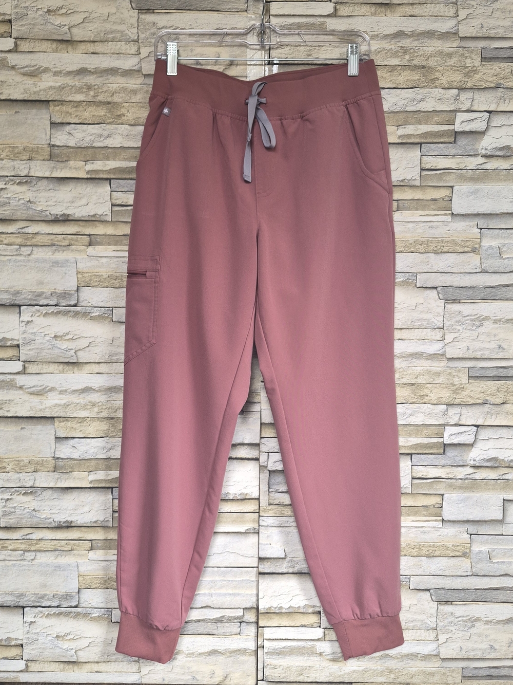 FIGS Jogger Scrub Pants Women's Size M Mauve Comfy Athletic Medical Workwear